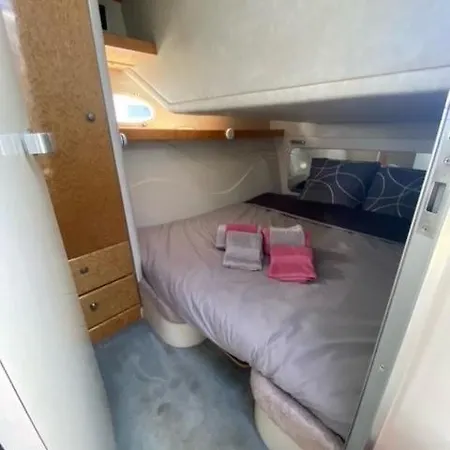 Nuit De Reve Sur Bateau Mamours Ii Accommodatie bij particulieren *