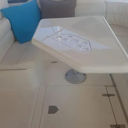Habitación en casa particular Nuit De Reve Sur Bateau Mamours Ii *