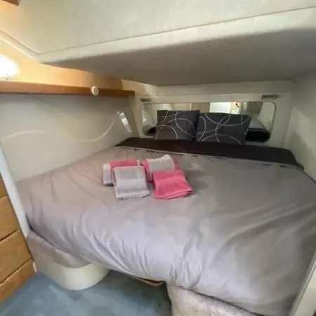 Nuit De Reve Sur Bateau Mamours Ii Accommodatie bij particulieren Saint-Raphaël