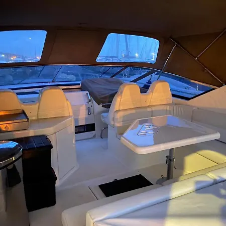 Nuit De Reve Sur Bateau Mamours Ii Проживание в семье Сен-Рафаэль