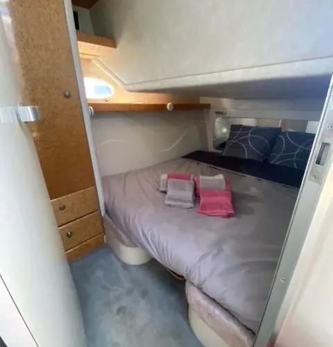 Nuit De Reve Sur Bateau Mamours Ii Проживание в семье *