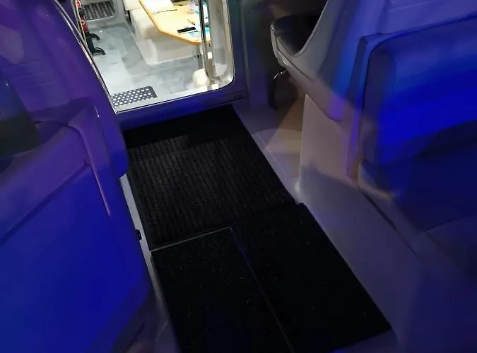 Nuit De Rêve Sur Bateau Mamours Ii *