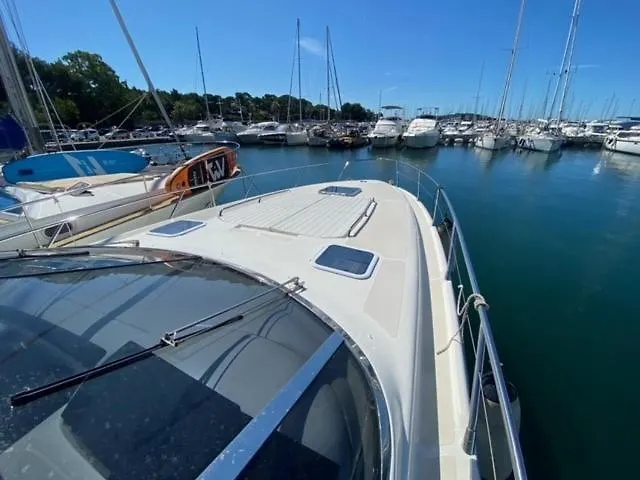 Проживание в семье Nuit De Reve Sur Bateau Mamours Ii Сен-Рафаэль