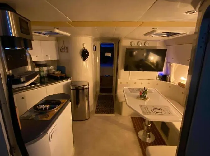 Nuit De Rêve Sur Bateau Mamours Ii